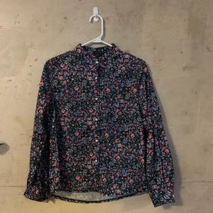 Women’s buttoned down shirt